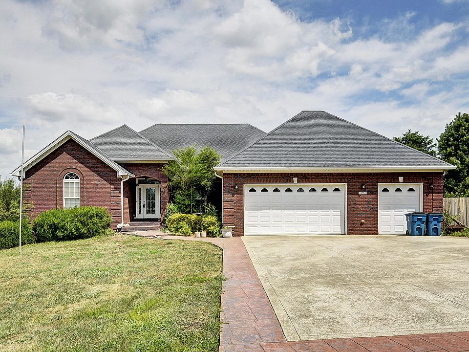 1st image of 206 Blue Ash Dr