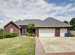 206 Blue Ash Dr, Shepherdsville, KY 40165