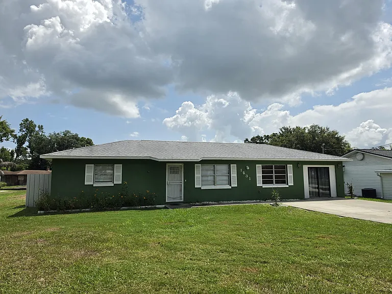 1531 Lake Clay Dr — Photo 1