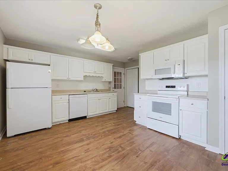 305 Links View Dr — Photo 6