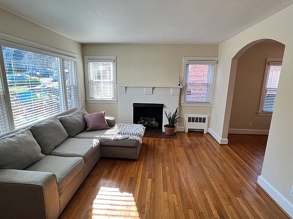 3rd image of 433 W Radiance Dr