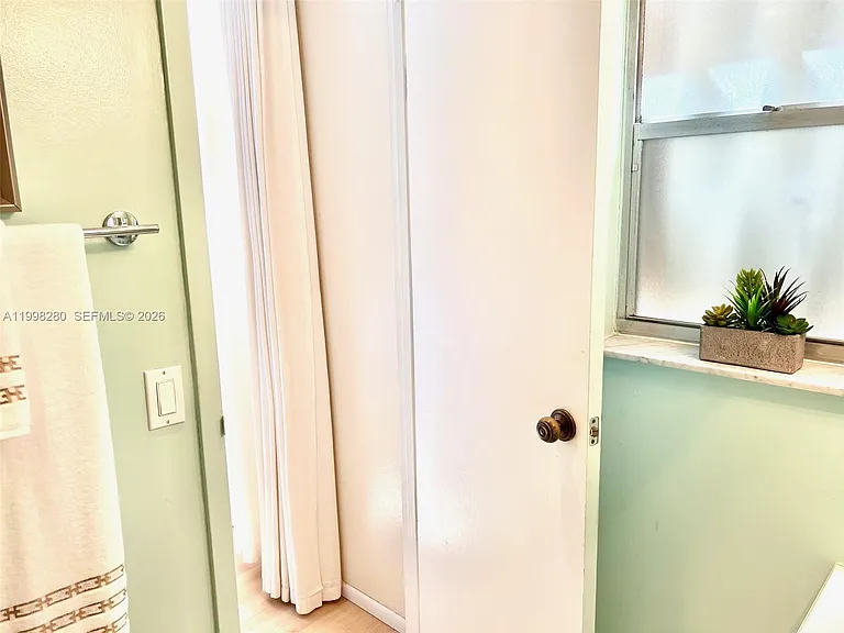 2841 Somerset Dr #215 — Photo 29