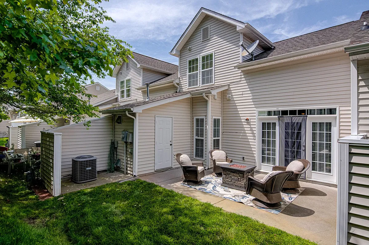 Building Photo - 5946 Hollow Wood Ct