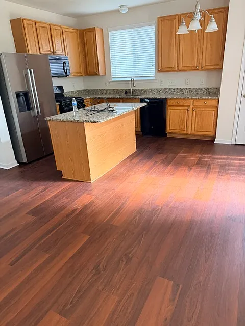 4 bed, 2.5 bath, 2080 sqft, $2,250 — Photo 3