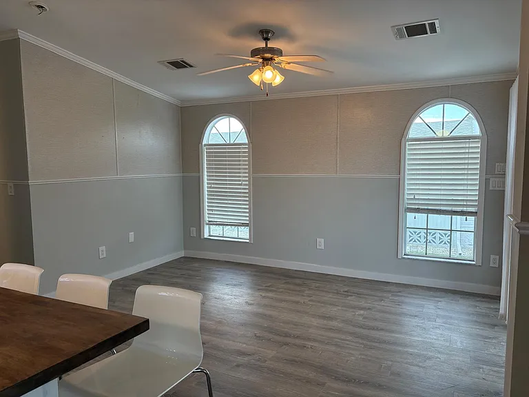 653 Los Altos — Photo 12