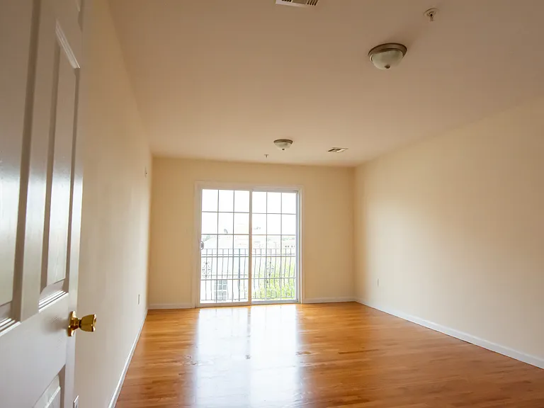 5-9 Marion Pl #3 — Photo 9