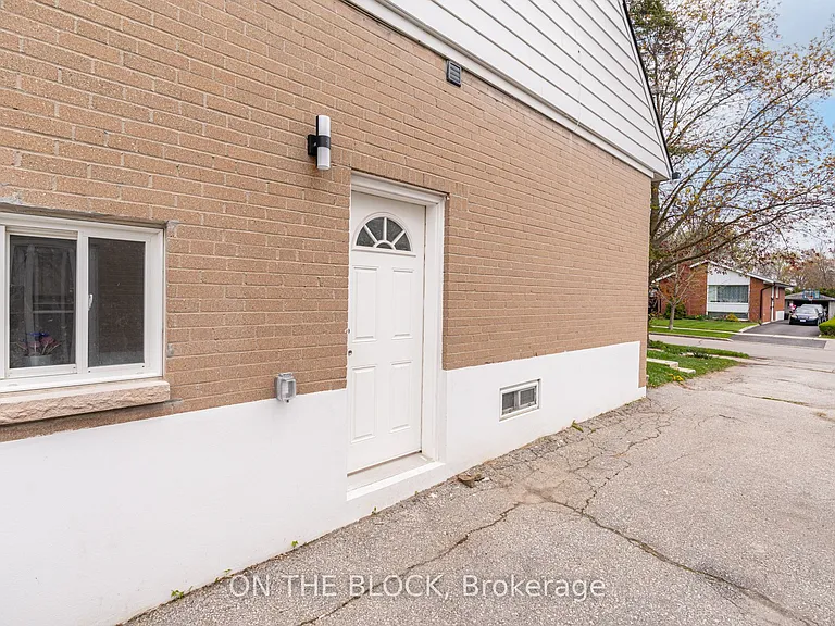 34 Henley Cres #LOWER — Photo 3