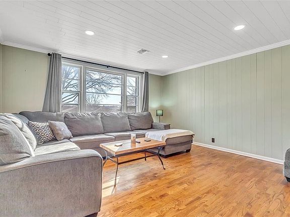 3rd image of 56 Logan St