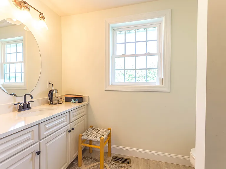8 Colleen Cir — Photo 18