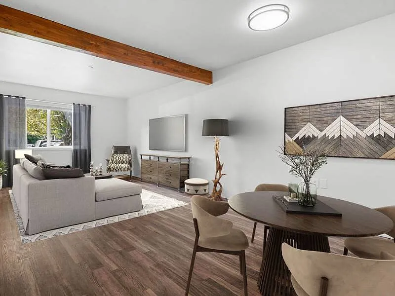 Latitude 43 — Photo 2