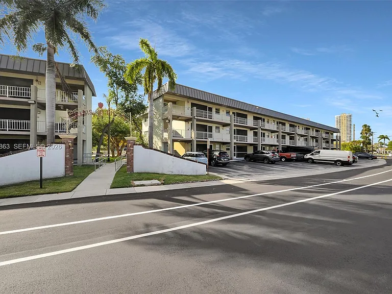 250 Layne Blvd #205 — Photo 31