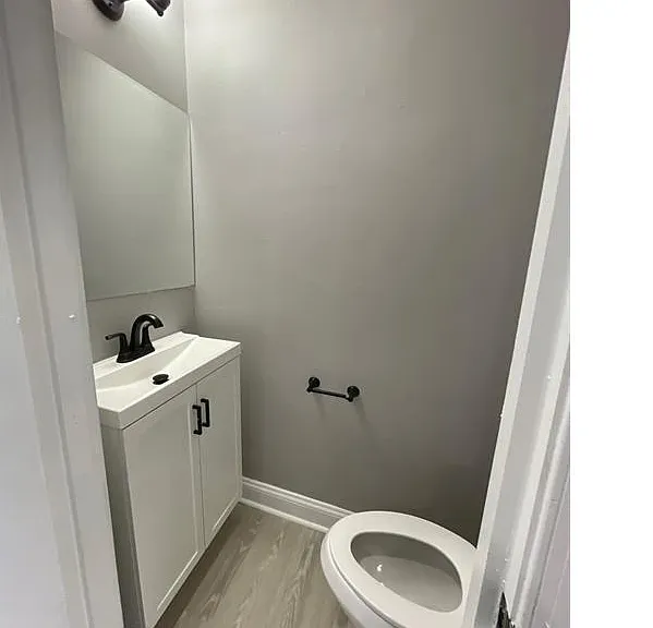 799 Linnard St — Photo 15