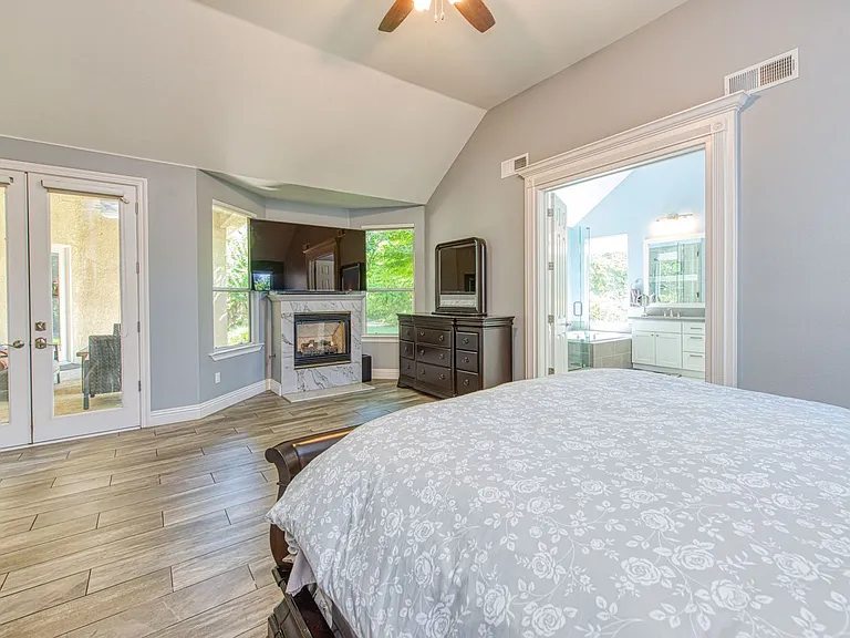 10234 N Rowell Ave — Photo 23