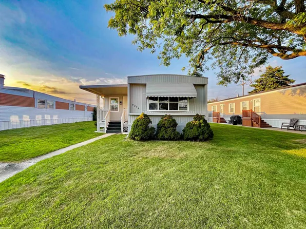 5294 Argyle Ct, Sterling Heights, MI 48310