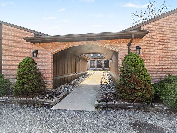 4th image of 887 Greenhills Dr