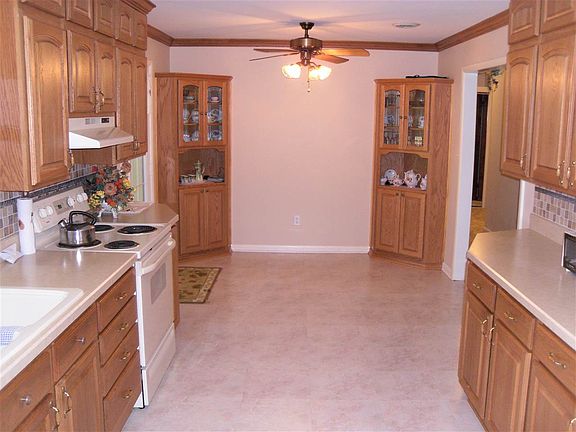 3rd image of 732 Riverview Dr