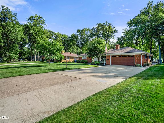 3rd image of 2327 Heatherwood Dr