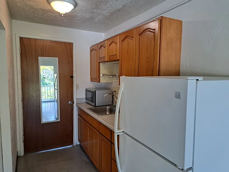 1303 Kalanianaole St #7 — Photo 3