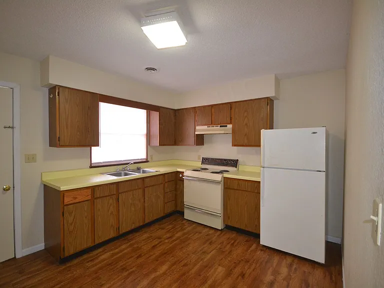 503 Broad St — Photo 2