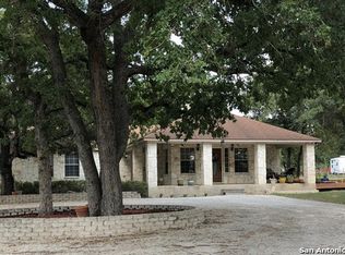 260 Saddle Ln, Floresville, TX 78114