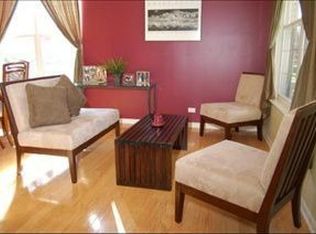 29 Greenbriar Dr, Gilberts, IL 60136