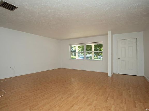 3rd image of 213 S Jackson St