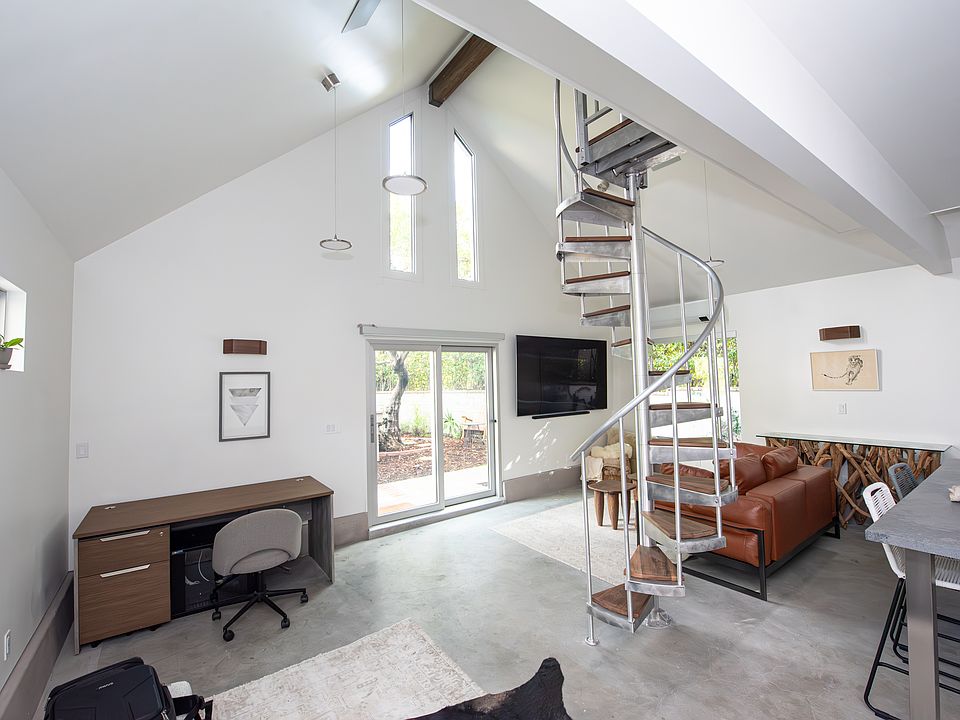 1st image of 261 S Hudson Ave #1/2
