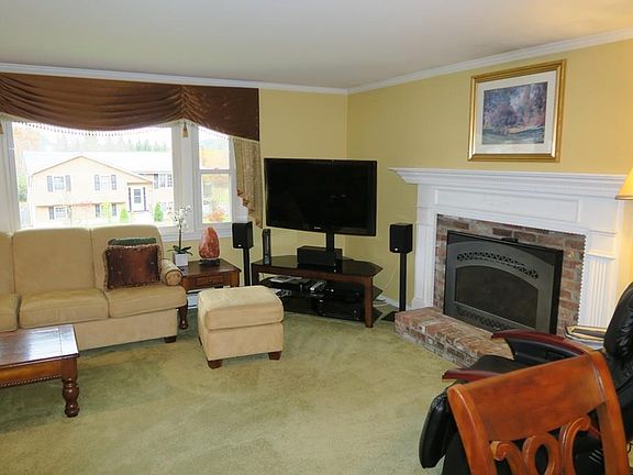 4th image of 17 Fontaine St
