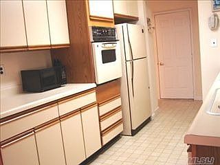 3rd image of 64 Standish Dr