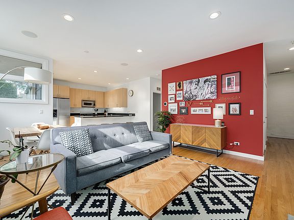 5th image of 1212 N Hoyne Ave Suite 202
