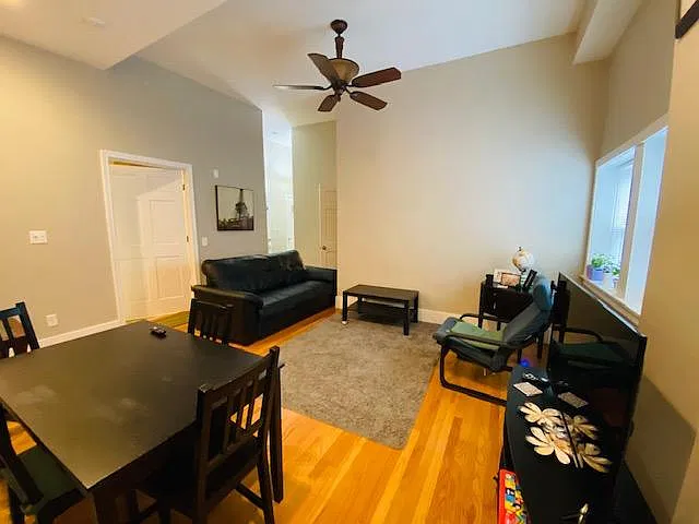 2 bed, 950 sqft, $3,350 — Photo 2