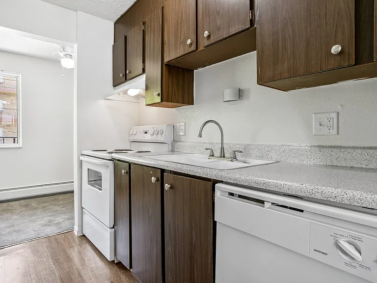 Kenyon Place Apartments — Photo 14