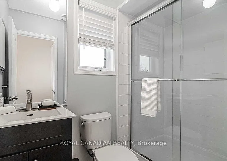 87 John Walter Cres — Photo 11