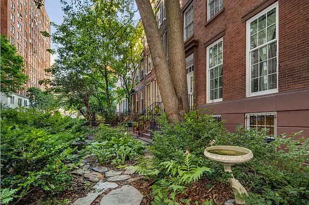 Sold by William J Farmer Inc | media 8