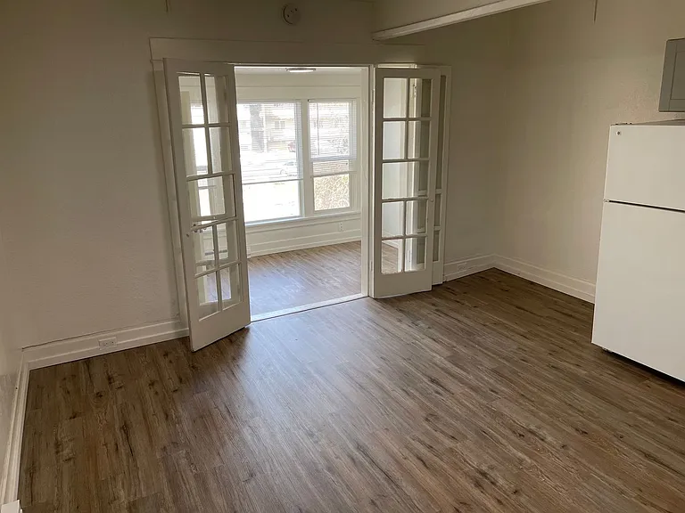 Adams Apartments — Photo 5