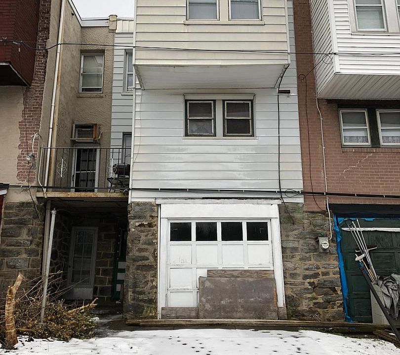2nd image of 6831 Chester Ave