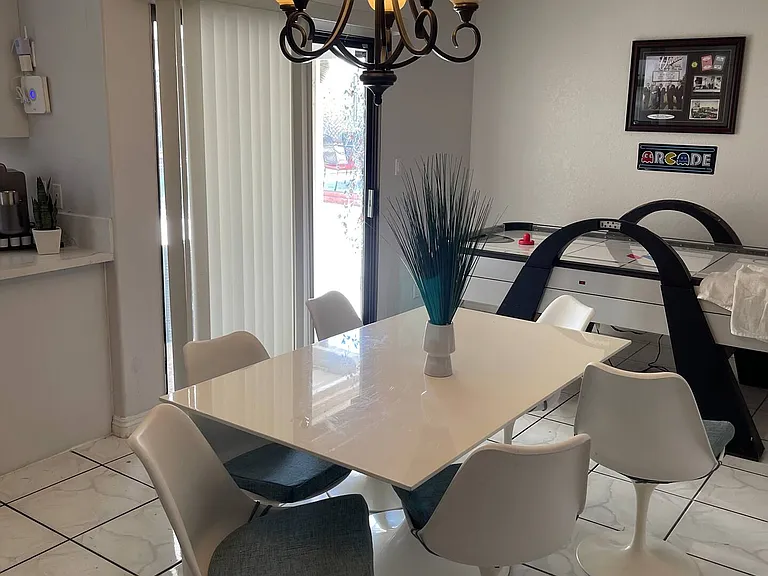 1505 Hialeah Dr — Photo 41