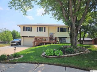 705 W Spruce Cir, Ceresco, NE 68017