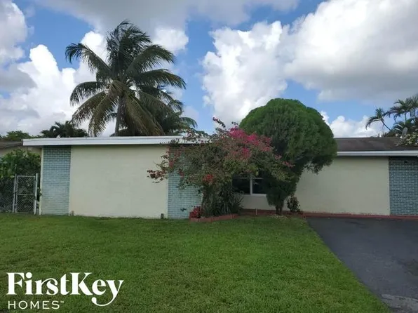 1120 NW 90th Ter, Pembroke Pines, FL 33024