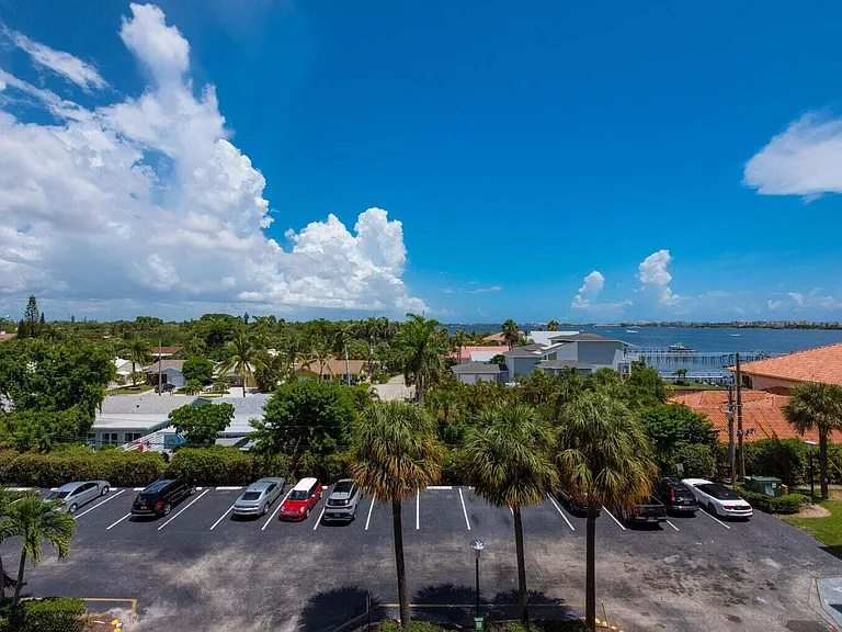 896 N Federal Hwy #527 — Photo 41