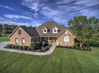 1212 Stonehenge Dr, Maryville, TN 37803