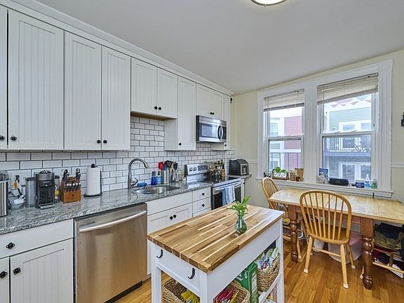 2nd image of 6 Bedford St APT 3F