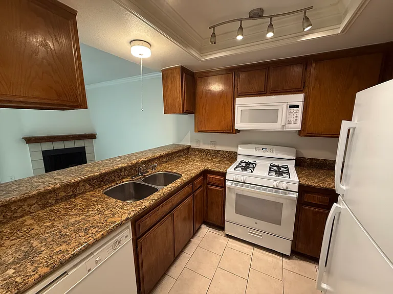 1723 E Flora St #A — Photo 20