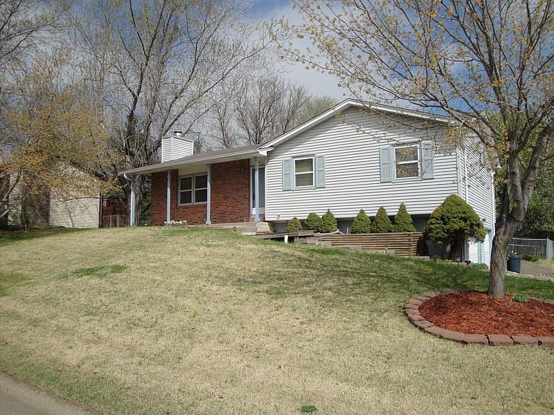 1st image of 5553 E Yosemite Ave