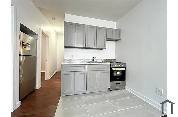 Building Photo - 1139 Clarkson Ave #2