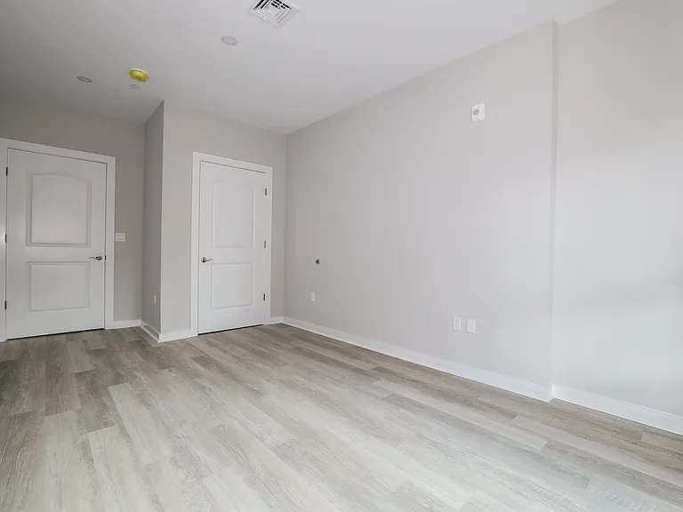 500 Commerce St #203 — Photo 11