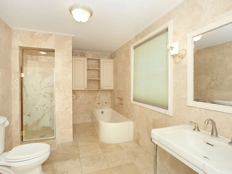85 Dowsett Ave — Photo 11
