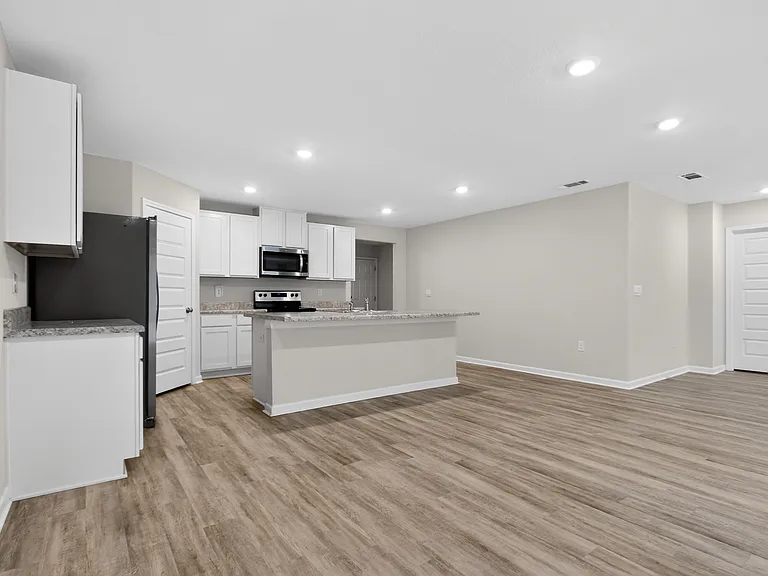 6817 Interlachen Ln — Photo 21