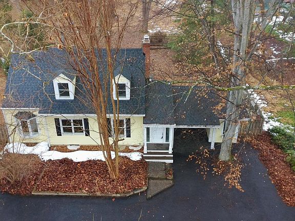 2nd image of 8620 Falls Rd