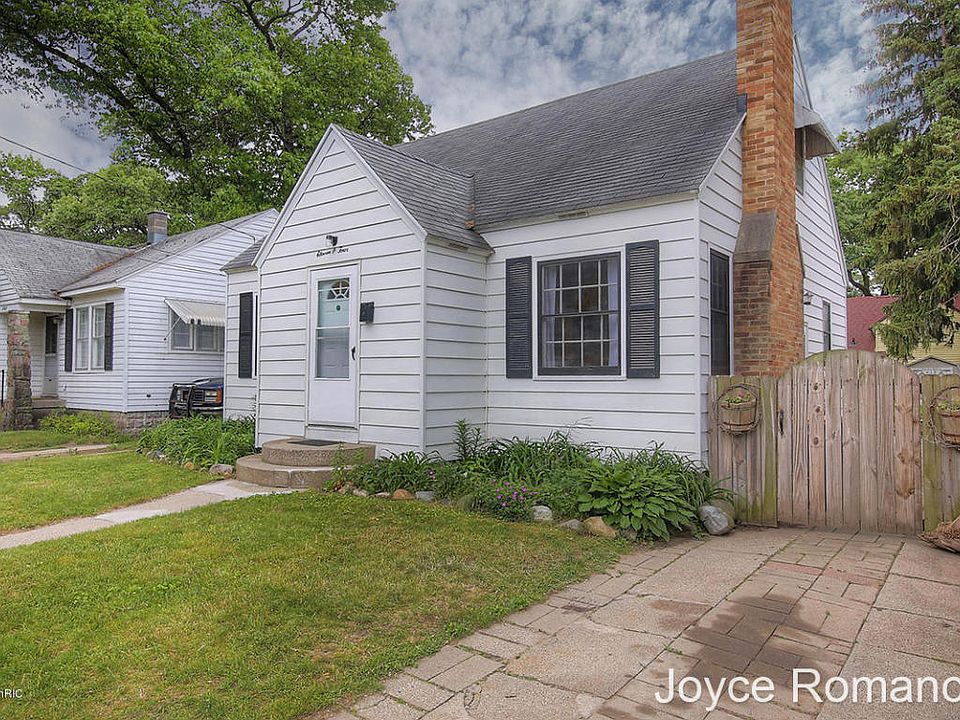1st image of 1104 Short St NE